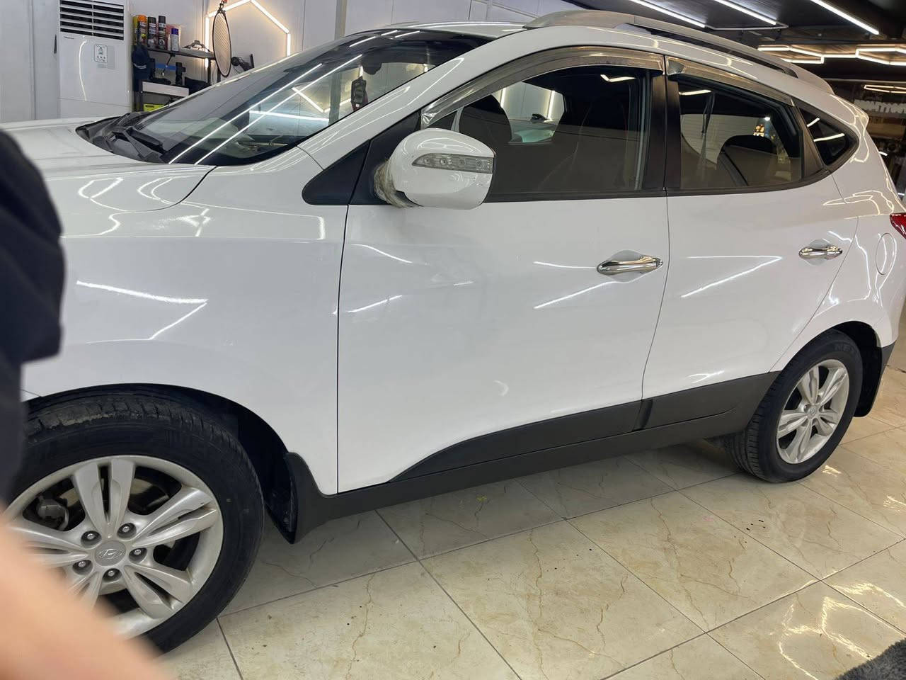 توكسان 2013وارد خليجي سيارة كاملة من كل النواحي الشراي الاتصال ***********
