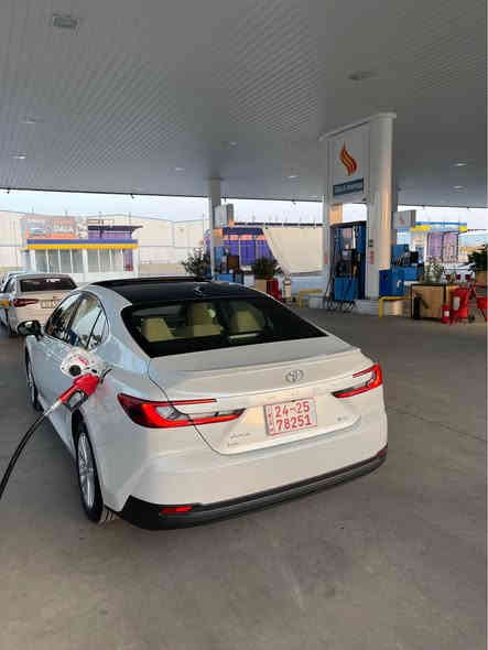 كامري هايبرد شركة ساز صفر كيلومتر سقف بانورما حساسات امامية وخلفية ورادار امامي وخلفي مرايا كهرب تشغيل عن بعد. 2025. HEV. SAS السعر30.300$ يعني 3دفاتر و3ورقات السياره 0km
 واتساب*********** أربيل
