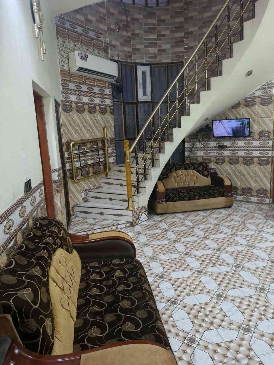 يا الله
بيت للبيع مساحه (150) 
تفاصيل البيت
طابقين
طابق إلا أول يحتوي على
غرفت نوم +صاله
+مطبخ+ستقبال
مجمع صحي داخلي منفصل
مجمع صحي خارجي منفصل
كراج جبير
البيت على شارع عشرين خلف دفاع المدني
إلا ستفسار ***********
