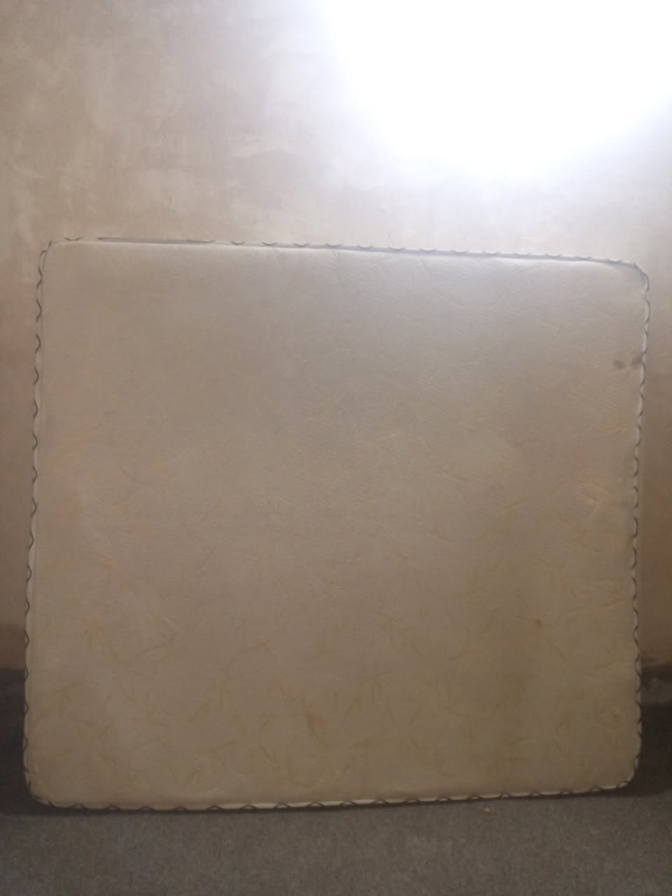 فراش ضغط نظيف ابو نفرين للبيع السعر ٥٠ الف شبانات قرب مدرسه الايتام غير متواجد عل فيس اتصل عل رقم ***********
