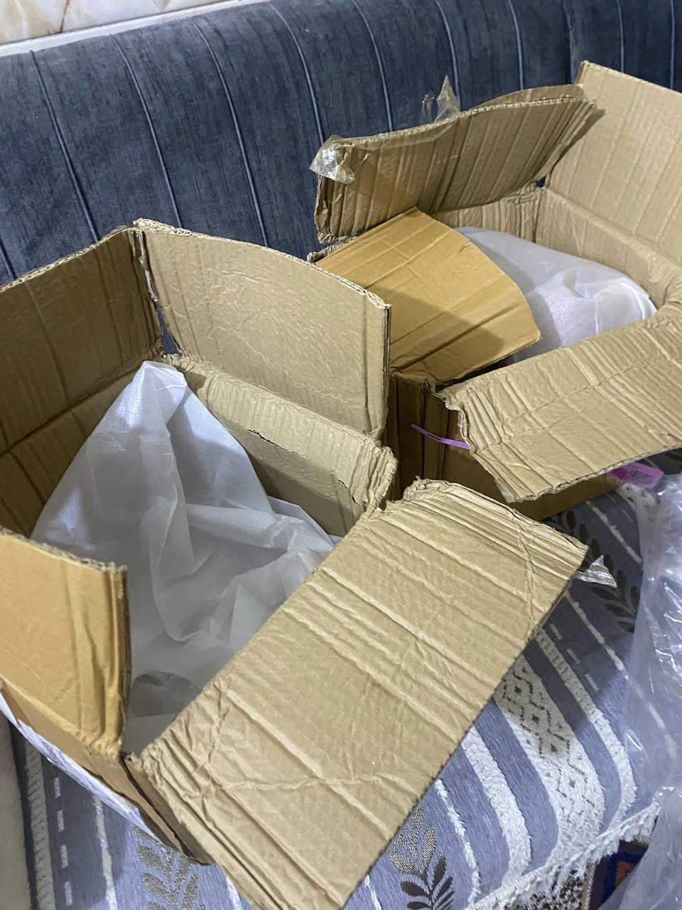 خوذ العدد اثنين سعر الوحده ٧٥
مكاني بغداد الشعب 
الخوذ جدد مامستعملات الاثنين لون ابيض
***********
