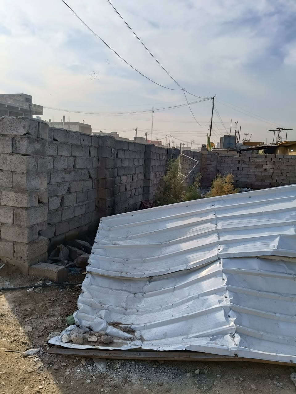 السلام عليكم للبيع القطعه ماء خطين ومجاري وتبليط و كهرباء وهواي تفاصيل بعد للاستفسار هاذ رقمي *********** بغداد الحسينيه مدخل شارع الحمل والحشد رقم 1
