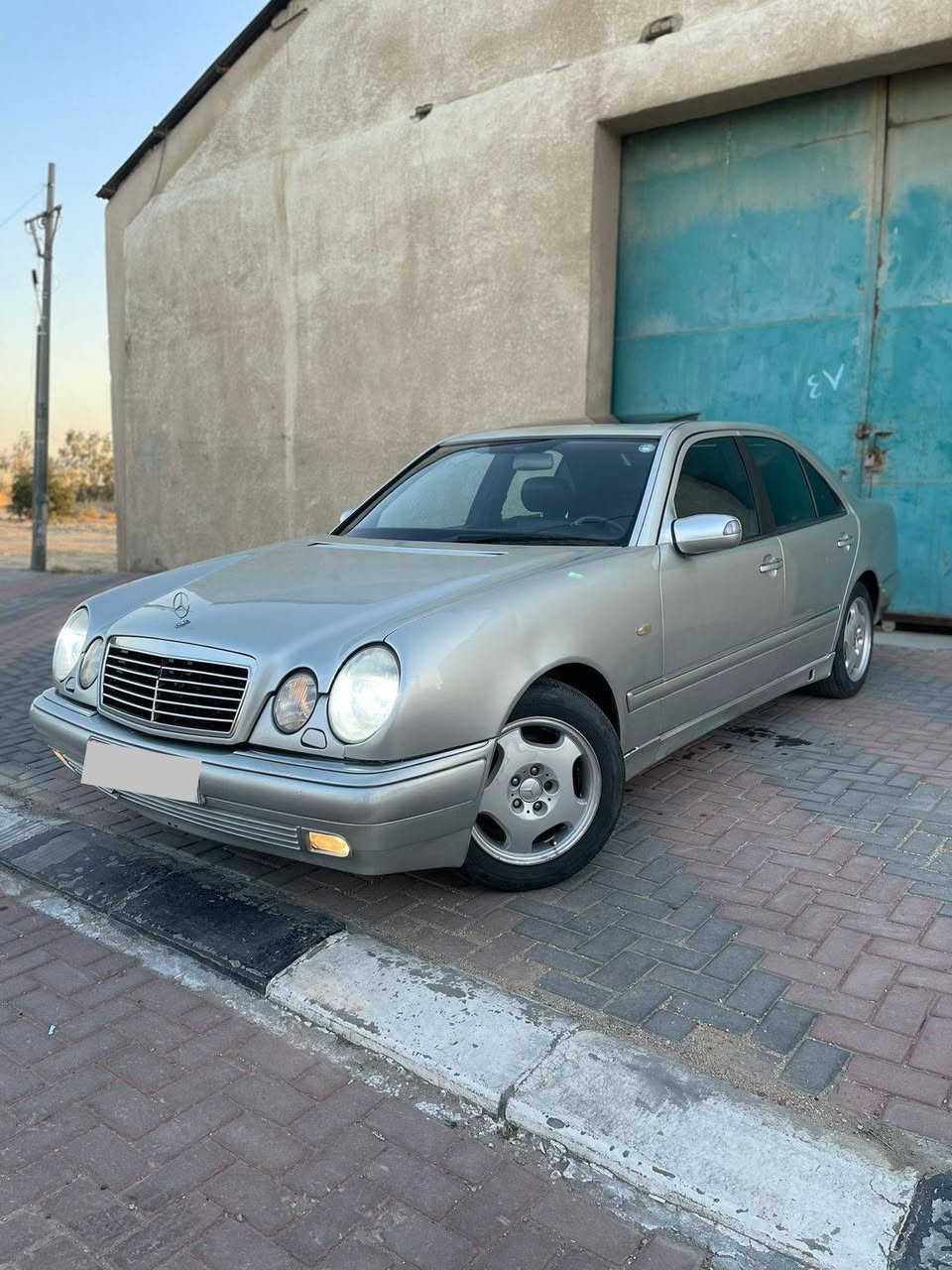 مارسدس ام عيون افنكارد ١٩٩٧ خراطيم٣٢٠
رقم اربيل سنويه ورقم وهزة جدد
مكينه ٦ سلندر كير D4 مكفولات 
فول مواصفات ١/١
فتحة سلايت روف طكتين جام
تحم ستيرن جهتين
مري قلابه واشاير بــ مري ومري كهرباء 
كشنات كهرباء وتدفئة كشنات
خزن كشنات ميموري  
ثلاجة بــ تجوة الوسطية
قطعتين تبريد 
بردة سلايت كهربائيه
وباقي التفآصيل 
*********** بغداد, العراق
