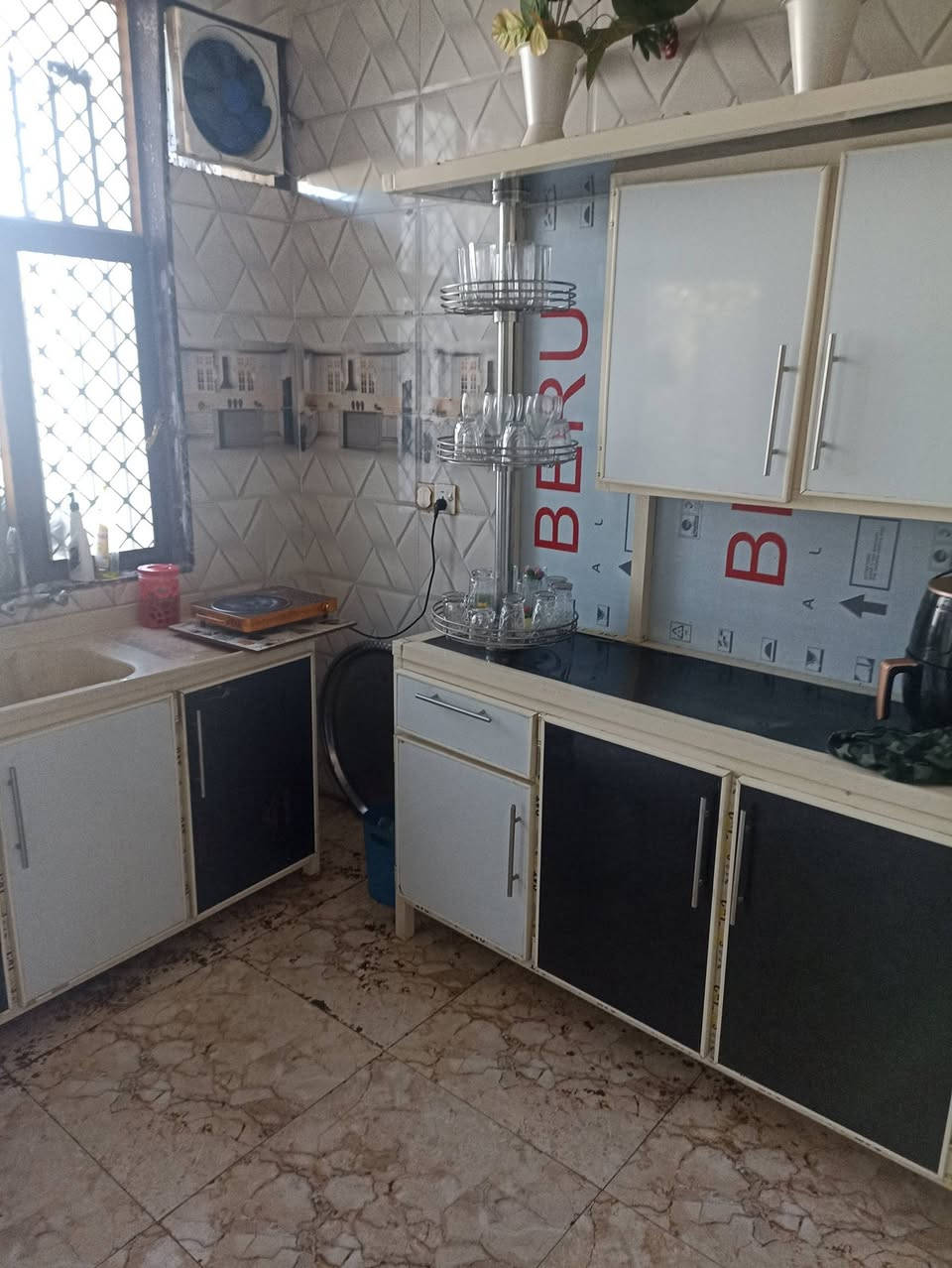 دار للبيع المساحة 175متر يتكون من غرفتين نوم صاله استقبال مطبخ حديقه المكان التصنيع الزراعي مدخل قاعه اوسكار الجاد بلشراء يتفضل خاص او يتصل على الرقم التالي ***********يو واتس اب
