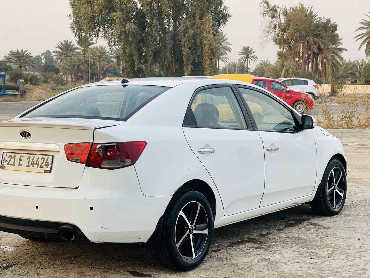 للبيع سيراتو موديل 13 خليجي فول عده الفتحه محرك 1600  رقم شمالي جديد كير ومحرك مكفولات تخم تاير تبريد شغال سونار موضح بالصور بيه جاملغ الخلفي واصله الحوض سنويه مجدده السعر 79 وبيه مجال مكاني بغداد جسر ديالى آلجديد رقم ***********
