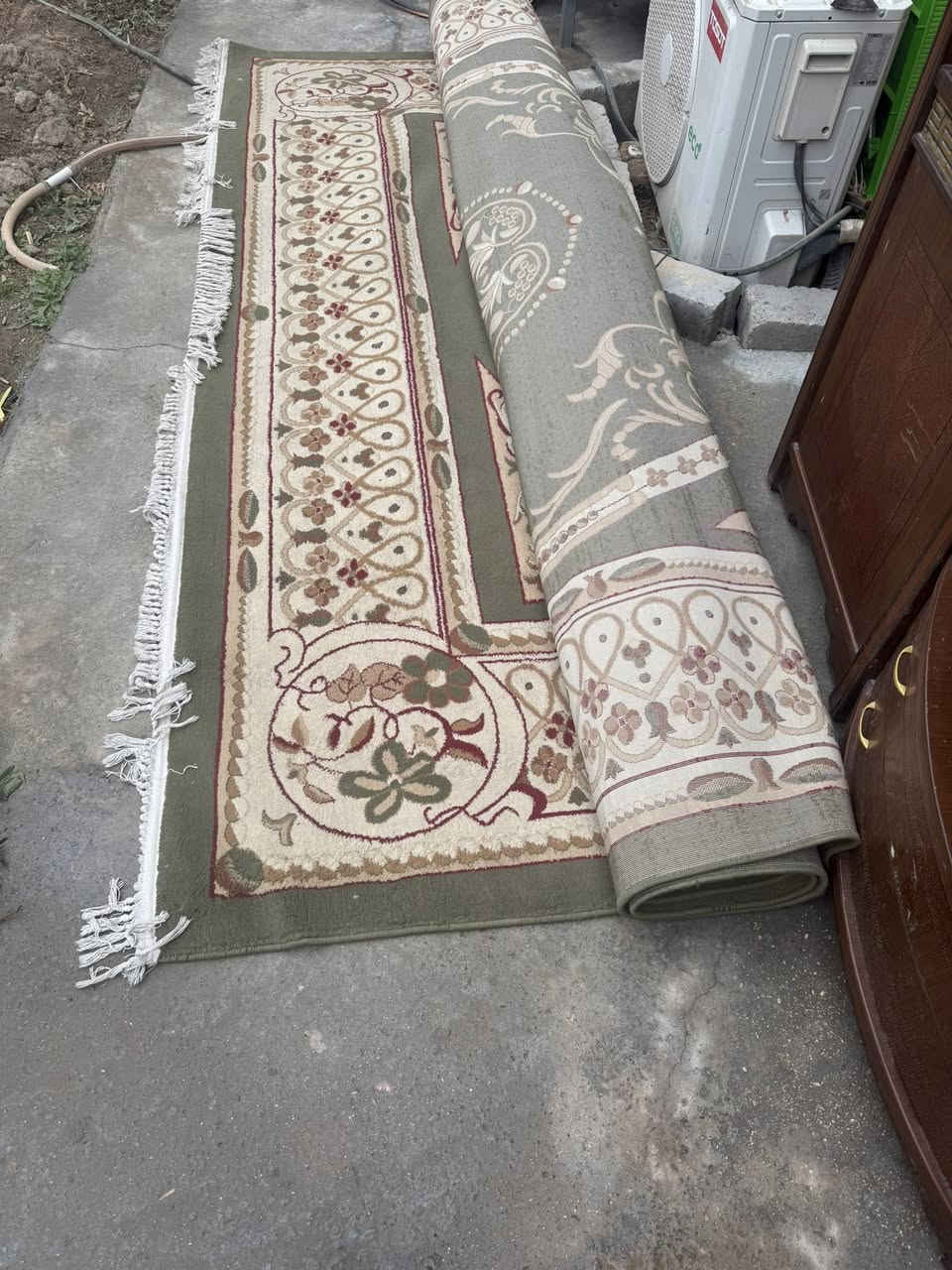 شبابيك  ألمنيوم وجينكو. قيم وأخذ معرض كلش ثقيل سعره ١٠٠زوليه ٣ب٥نضيفه كلش. سعره ٥٠
رقم موبايل ***********
