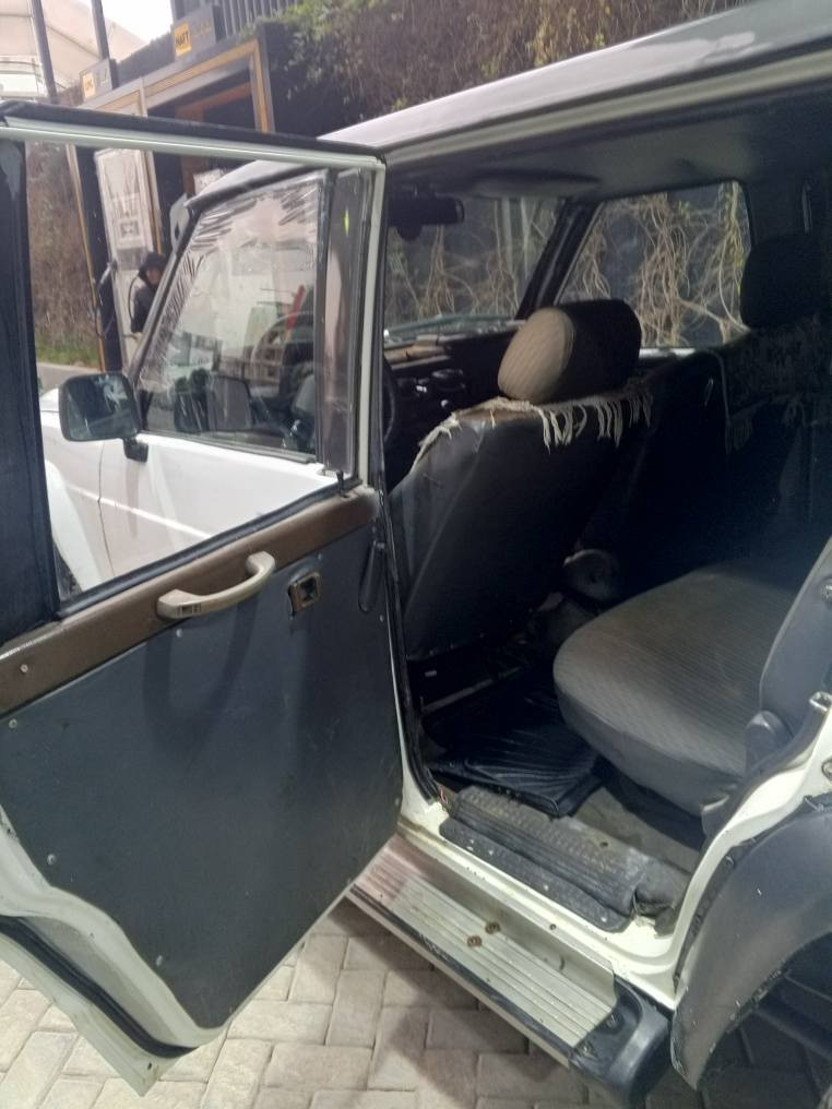 سڵاوی خوا لە هەمو لایەک نیسان پاتڕۆڵ ۱۹۹۱مەکینە (ls 5.3) گێڕو دەبڵگێڕ ۲۰۰۲ ئەکسلی پێشودوا قفڵ کلاجە ملەببەخ 102ملیم دەکشنی ساردو تاقم کۆیل 6.2سەیارەکە ژێرو مەکینەو گێڕو دەبڵ گێڕو هەر دوو ئەکسلی بەشەرت سعریشی ٥٨ مامەڵە *********** السليمانية, العراق
