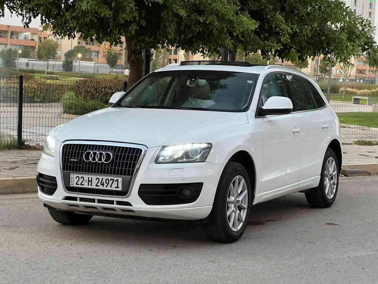 ئاودی Q5 مواسەفات  کواتڕو مۆدیل ٢٠١٢ یەک دەرگای بۆیاغە کیرو مەکینەی بی کیشەیە کارەبایەت و تەبریت بەشەرت بی کیشەیە سیارەکە لەسەر جوانی خۆی ماوە لیدراوی نیە پیشو پشتی کپسە غرامەشی لەسەرە دوای معمالە بوت دە گەریتەوا بو زانیاری زیاتر پەیواندی بکە بەم ژمارە *********** ئەرگەر موشتەری نی بیزارمان مەکا لەگەر ریزم أربيل, العراق
