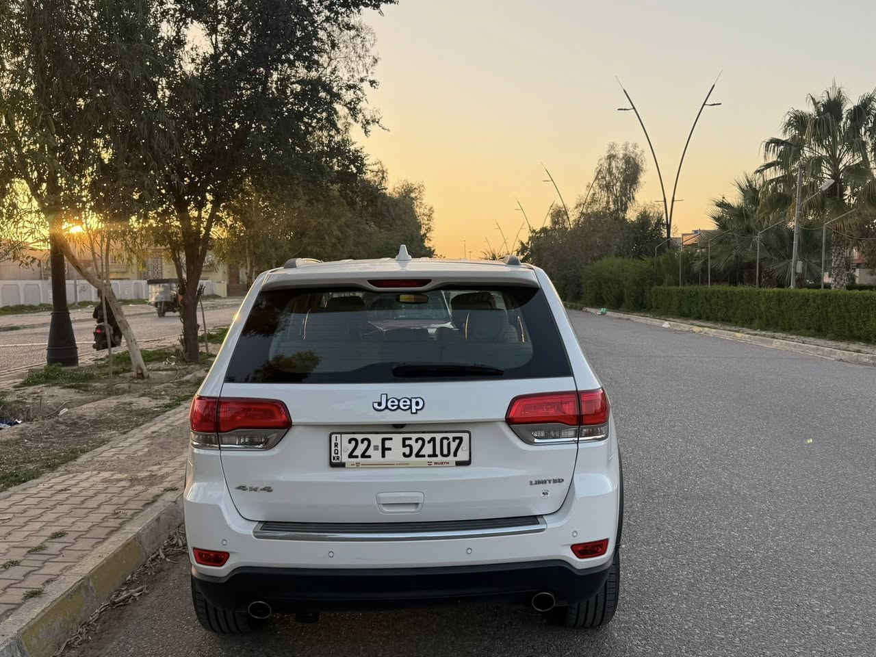 سلام عليكم سيارة للبيع نوع جيب كراند شيروكي الموقع كركوك الموصفات
محرك ٣.٦
٦ سلندر 
كير اوتوماتيكيه 
موصفات خليجيه 
موديل ٢٠١٧
الفئه لمتد/Limited
الاجزاء المطليه لا يوجد 
اللون ابيض 
مادة المقعد جلد 
عدد المقاعد ٥ 
كاميرا خلفيه 
سقف بانورامه 
صندوق كهربائي
التحكم على المنحدرات 
مستشعر وقوف 
تدفئه المقاعد 
تبريد مقاعد 
فتحه سقف 
بصمه 
مرايا جانبيه كهربائية
شاشة
نضام المفتاح الذكي 
نضام بدء التشغيل 
نضام فرملة الطوارئ 
٨ وسادة هوائية 
مصابيح الأمامية ليد 
تدفئه مقود القيادة 
مقاعد تدليك 
تشغيل عن بعد 
٤*٤
نضام تعليق هوائي 
كشافات ضباب 
وضع القيادة 
تحذير من الاصطدام الامامي 
مرايا جانبية تدفئه 
مثبت السرعه 
الضوء العالي التلقائي 
تحكم التكييف التلقائي 
حساسات ضغط الاطارات 
يوجد تعديل بارد في الجهه اليمنى خمسه اصابع 
للاستفسار مراسله واتساب 
والسعر المطلوب ٢٥٥$
***********
