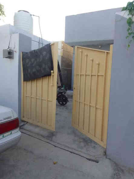 من رخصه مدير كروب بيت لبيع مساحه 200 متر غزف ثنين صاله مطبخ صحيات مي كهرباء  استقبال بت كله بورسلين مجاري مي فياض   ستاره بيتونه  ترك كهرباء  مصبوع كله  بيت حلو ومرتب عالي من شارع  درج  سبابيك خارج حديد وداخل بلاستك  فقط نقص سكف بيتونه ولبخ الضظر وصفحه وصبه الترك ولباقي كله كامل شهربان حي المهدي ثاني فرع  زراعي مكاتبه مكتب قرب الشارع  ثاني فرع من طب من سيطره  سعره 35 وبي مجال لطيبلن ***********
