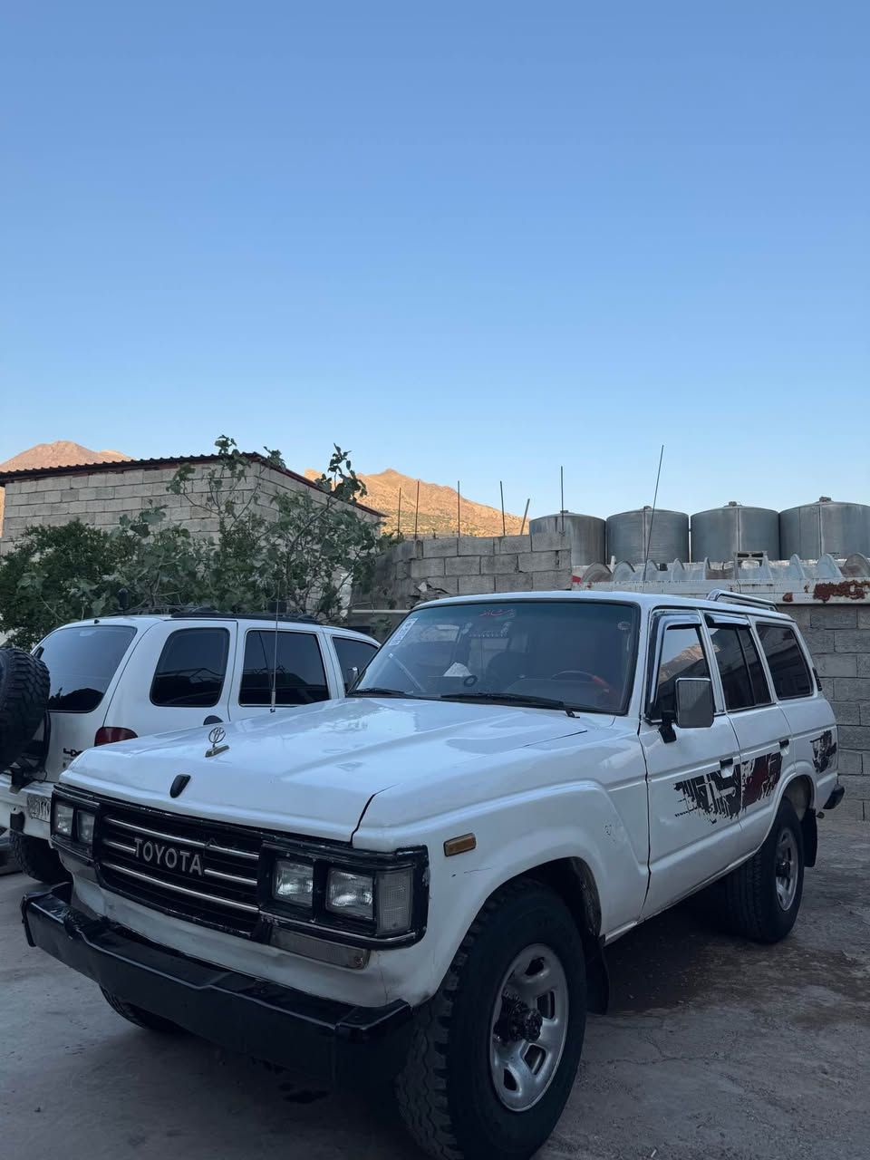 لاندگرۆز ١٩٨٩ 
٢ئێف ٤ گێڕ
دیسک پاوەر 
ئارم ئاسایش 
 گێڕ و مەکینەو ئەکسل و دەبڵ ئەکسل و کارەبایی هەموو شتی بەشەرت
٤ تایەی جەبەلی 
سحری ٢٦ وەرەقەو کمەک محامەلە
***********واتساپ شومان, أربيل
