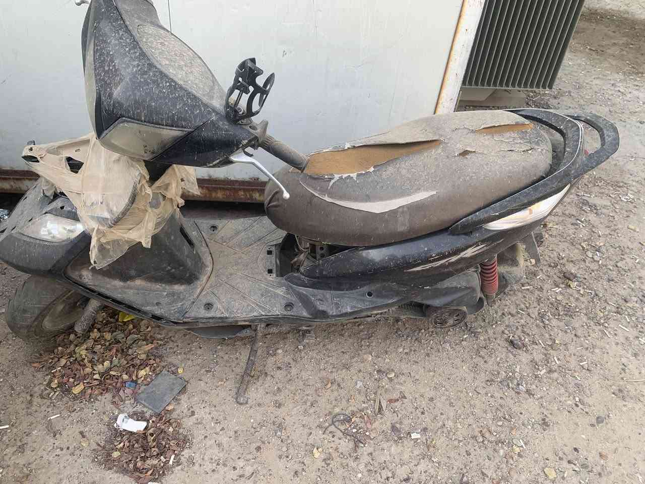 السلام عليكم عندي دراجه ماكس ثعلب شغاله يحتاج كابريتر فقط أبيع كوم حديد ٢٥٠ قفل مكاني الحريه أبيع كوم حديد ***********
