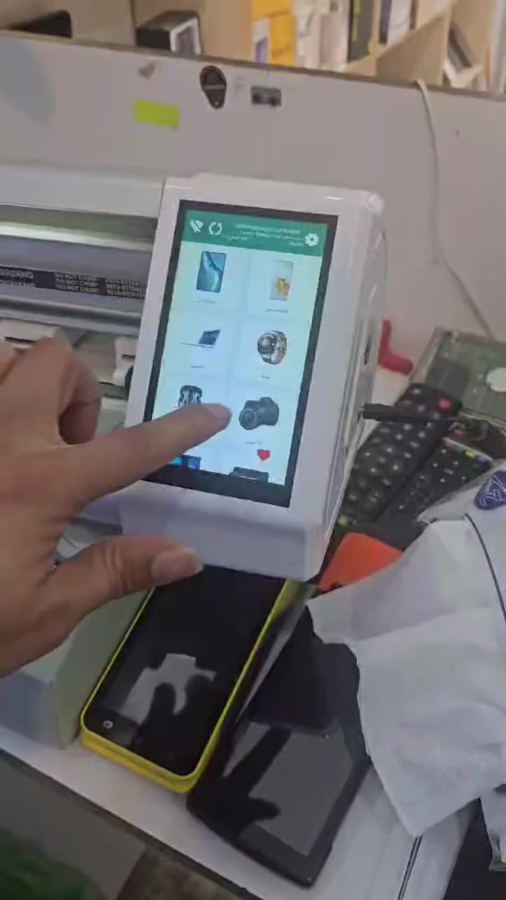 السلام عليكم 
مكينه 
قص جميع لواصق شاشه+ضهر 
صار فتره تاركها ممشغلها 
قبل يومين شغلتها 
متلمس 
معرف شنو تحديث يراد الها او غير شي لان متروكه صار فتره هواي 
وشغلتها هيج طلعت فجا بيع ع هاي لوضعيه


**إذا كنت صاحب هذا الإعلان وتريد حذفه لأي سبب، رجاءا أرسل رسالة إلى الدعم الفني**