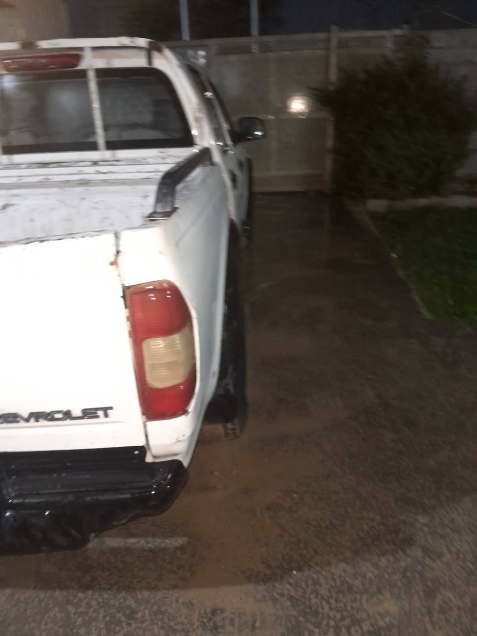 السلام عليكم لوف للبيع او مراوس مال مزاد تسجل انبار موديل 2005 كير ومحرك مكفولات دوشمه جديده كهربائيات كلهه شغاله محرك اربعه سلندر واسويلك وكاله سياره بلاديه اي حادث مابيهه او خويس  سياره معمره جديد جاهزه ماتخلي لوربع مكانهه الانبار عامريه السعر 50 وبيهه مجال الصمود واسف عل الاطاله رقم الهاتف /***********
