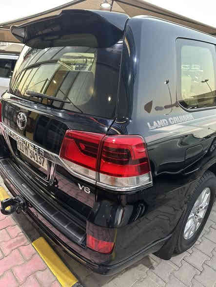 سلام عليكم تحيه طيبه 
تويوتا لاندكروز 2016 ساز
موصفات 
بصمه 
فتحه 
تحكمات ستيرن
شاشه جبيره
كامرات محيطيه عدد4
حساسات امامي خلفي 
زرام لايت
لايت نزنون
اشاره بل مرايه
عدد الركاب7
كراسي كهرباء
وباقي موصفات لاندكروز معروفه تجي فول الفول
سياره كفاله عامه 
ماشيه 150الف 
السعر 480$ورقه وبيه مجال قليل سياره جديده معنه كلمه
مكان كربلاء معرض السراج المنير

***********
***********
***********
