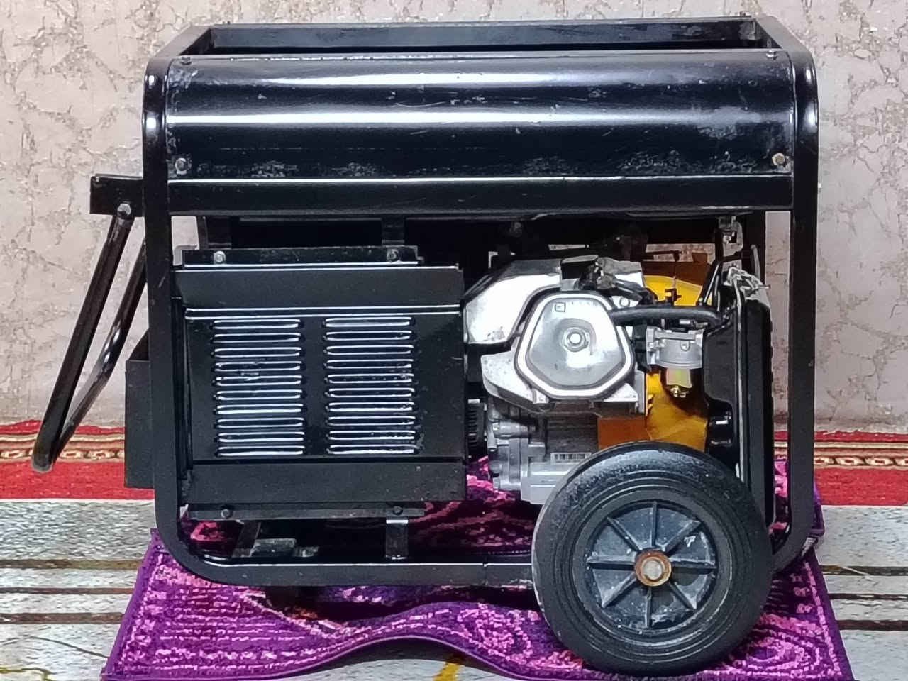 مولد استره بانزين ٦كيفي ٢٤ امبير ملف نحاس سلف وبكره نضيف كلش ما داخل تصليح ابد بعدهي عله وضع الشركه شغاله وعل فحص السعر ٣٦٠ الف هاتف ((***********)) ((***********)) الكورك بي واتساب يوجد خدمت توصيل العنوان بغدا د تاجي
