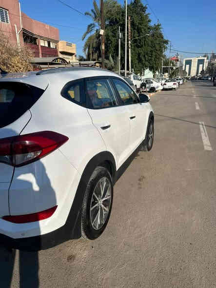 توسان خليجي موديل 2017 ماشيه 198 تخم تاير جديد  باتري جديد مصبوغه احزام  مكان السياره بغداد الاسكان السعر 143 وبيه مجال حك  الجيه للاتصال***********
