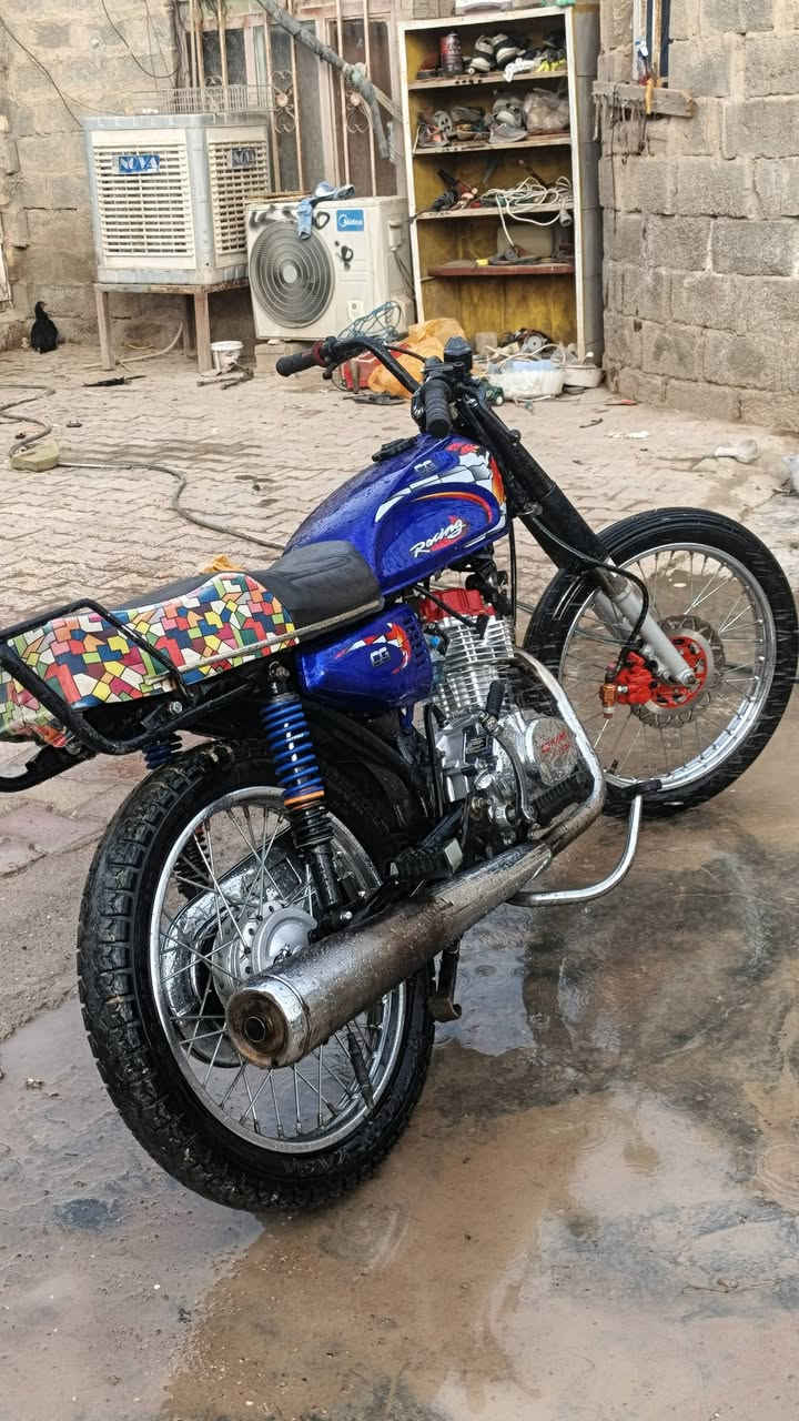 سلام عليكم موطور للبيع شاصي ١٨اصولي
وتعميره جديده مكينه بعدهي مامفيلسه 
سعر ٧٥٠ وبي مجال اتصال ***********
