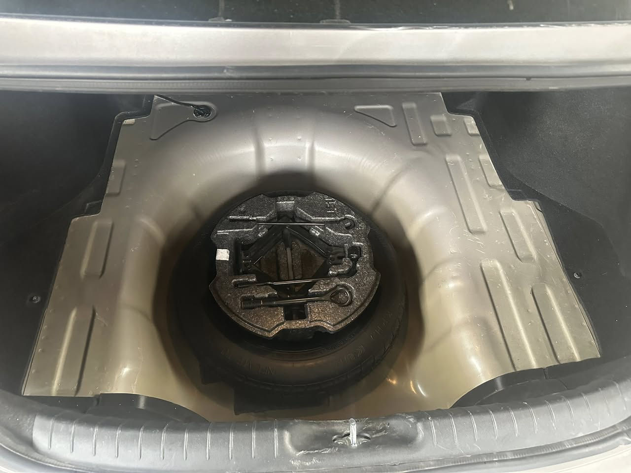 هونداي الانترا دخول جديد موديل 24 الحادث كما موضح بالصور للاستفسار عن السعر الاتصال ع الرقم ***********او ماسنجر او واتساب السياره ماشيه الف ميل
