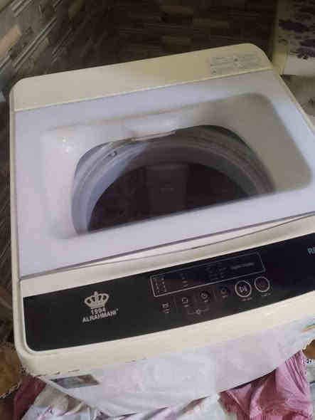 السلام عليكم
غساله للبيع 12 كيلو تغسل+ وتشطف+ وتنشف 
استخدام شهر اخت الجديده 😍
السعر 160 وبيه مجال حك الجيه
العنران الرمادي التاميم 
تواصل +*********** ولخاص
