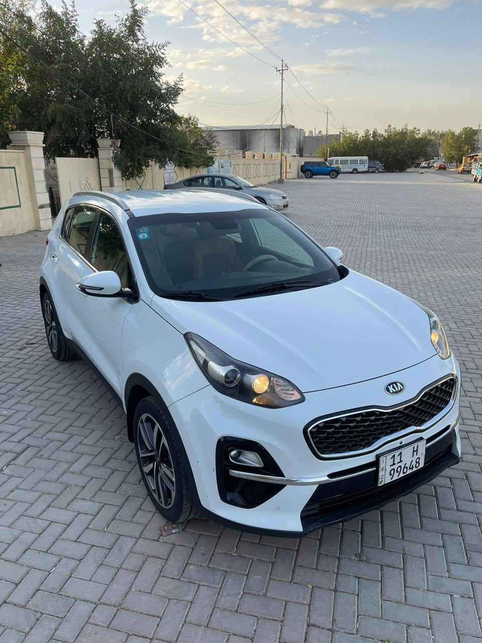 السلام عليكم ورمضان مبارك للبيع كيا سبورتج وارد خليجي موديل 2019 ماشيه 80km حقيقي كير ومحرك كفاله بدون فتح السياره مكفوله فقط اسفل الباب الخلفي شخط خفيف *********** مكان السياره بغداد العامريه السعر 188$ السياره حلوة وناعمه وكلها على البلاد وبالعافيه الياخذها وتحياتي للجميع بغداد, العراق
