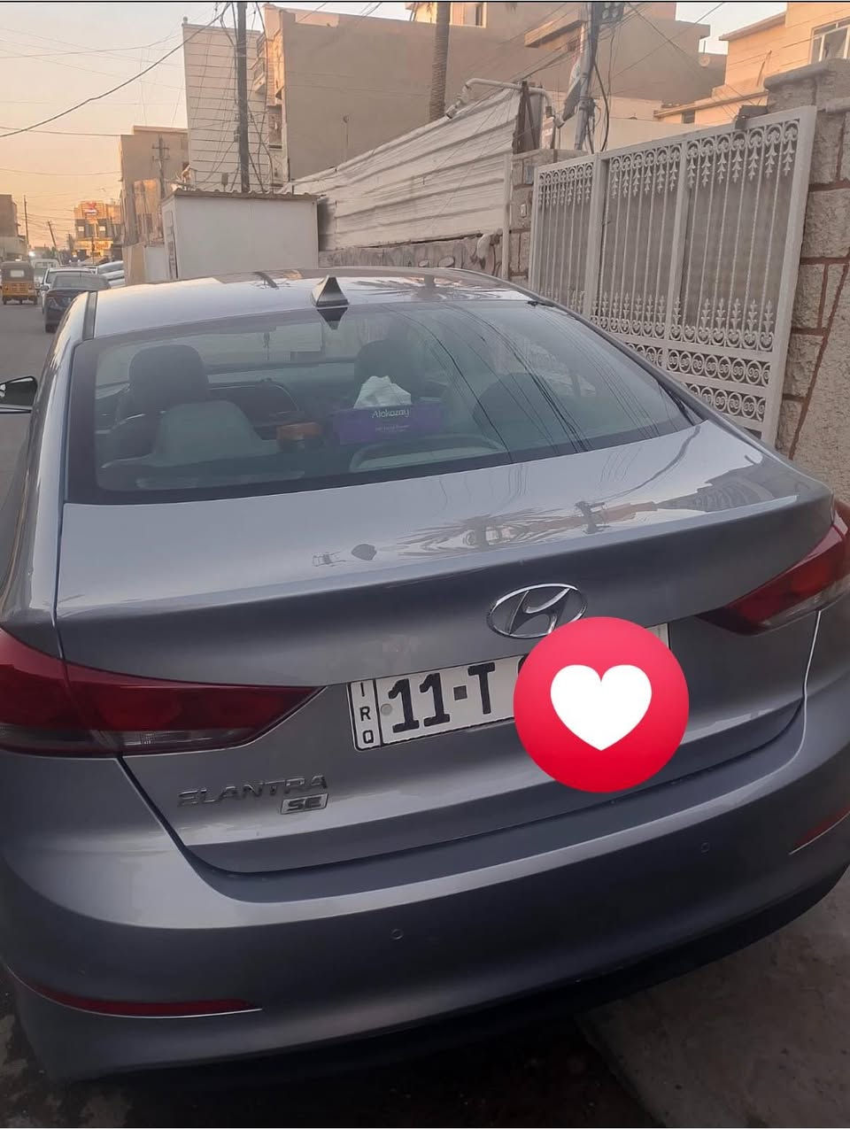 السلام عليكم 
النترا ٢٠١٧
حادثها الي بالصوره بس
وبيها خشم البنيد معجون شويه ومصبوغ على كده والبنيد مرشوش كلير
ماشيه ١٣٠ الف ميل
رايدها ب ١١٣ وبيها مجال قليل
***********
