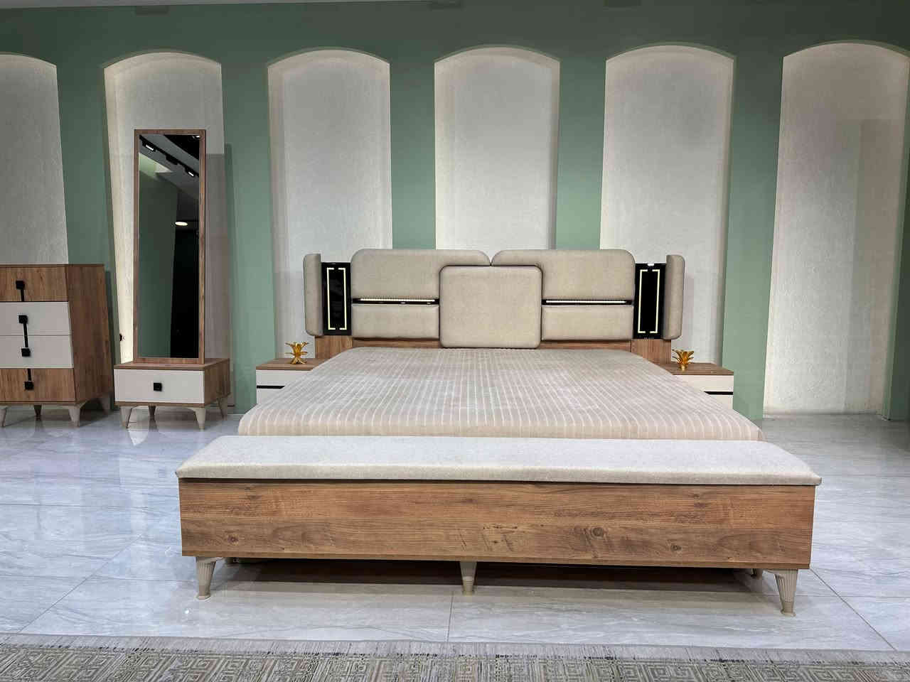 عرض تخفيض اسعار لمده محدوده 
غرف نوم تركي 10 قطع 
كنتور 8ابواب طول الكنتور 3 متر 
الجربايه وي الكومديات 3 متر 
 السرير مخزن جكات 
السعر مليون و 300 الف فقط 🔥 
للحجز والاستفسار راسلونا وات ساب ***********
        ***********
  البصره 
نقل وشد داخل مركز البصره مجاني توجد خدمه توصيل للاقضيه والنواحي والمحافظات الجنوبيه بأسعار مناسبة ملاحظه ما تدفع اي مبلغ قبل لا تنشد وتكمل ابيتك عليكم بس تنزيل الكراتين من السياره لداخل البيت
