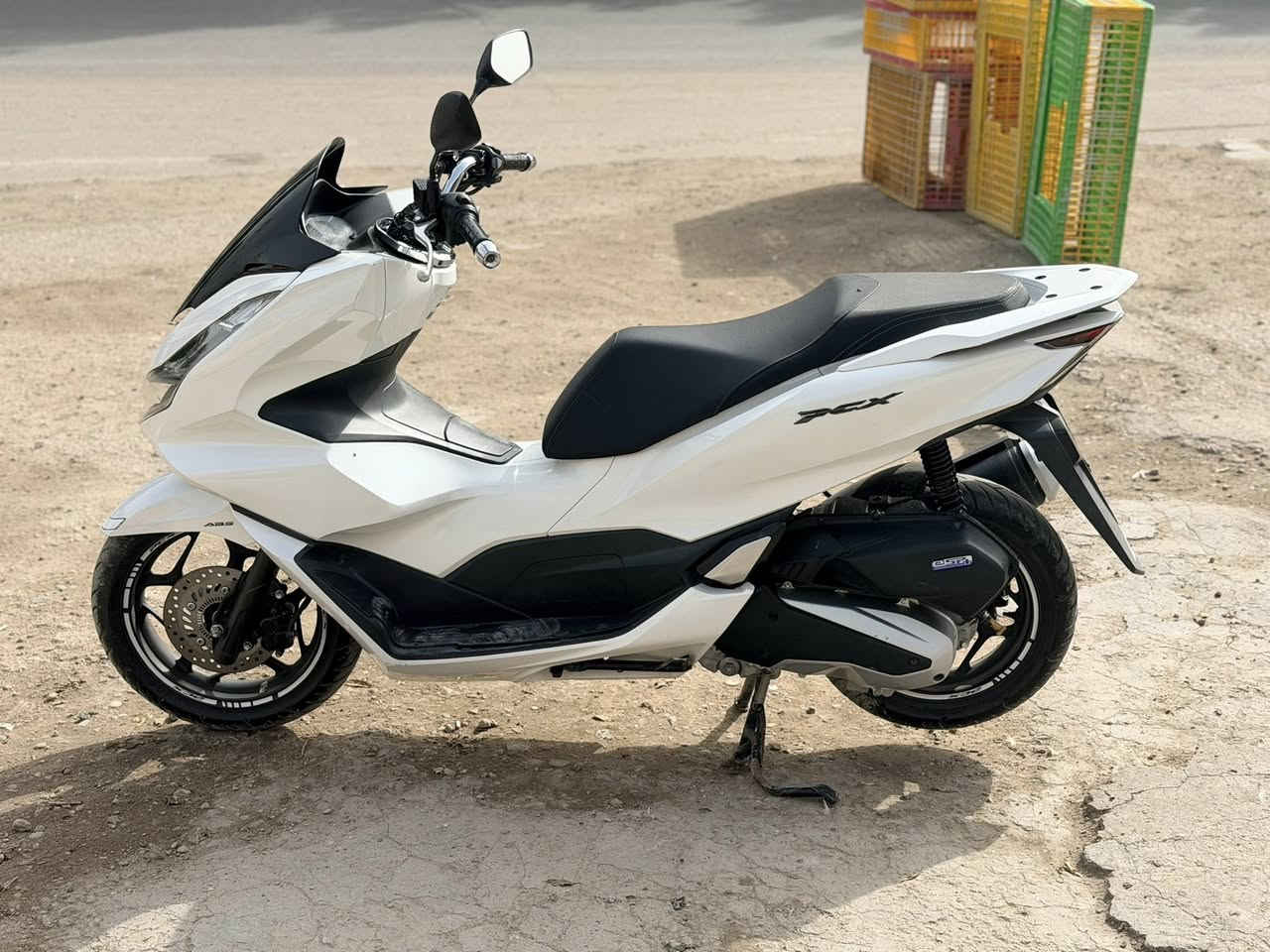 السلام عليكم
Pcx جيل الرابع 
ياباني-ياباني  
ماشيه ١٧ ألف 
دراجه نظيفه 
بس بيها كفرات شوي ضرر موضحها بلصور 
سعر الدراجه 
25$ وبيها مجال بسيط 
*********** 
رقم الهاتف ☝️
عنوان -بغداد -البياع -شهداء البياع
