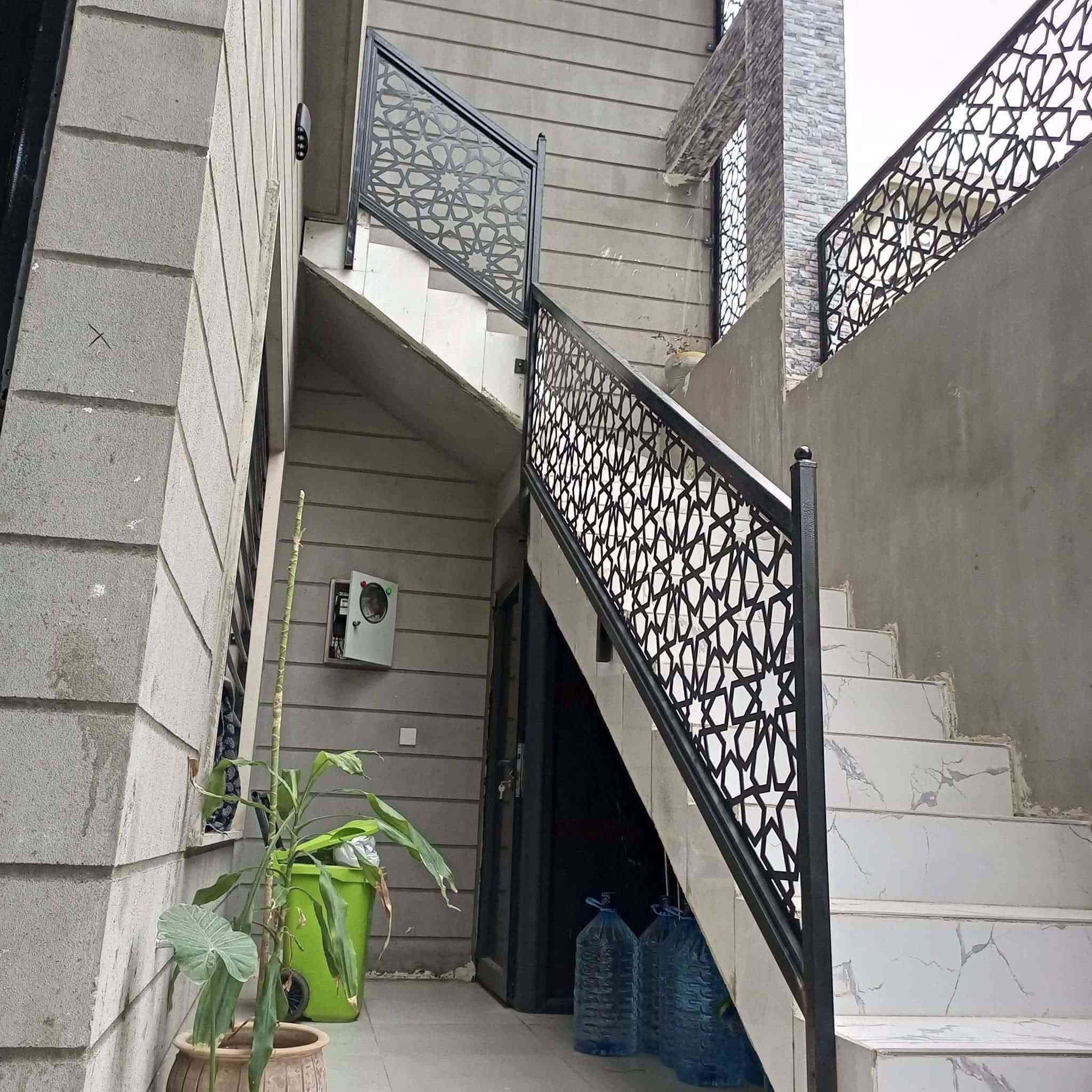 حداده عامه كافه انواع  ابواب وشبابيك وكافه انواع السقائف والكرفانات والمحجرات بأحدث الديكورات   ولدينا كادر متنقل العنوان بابل _***********
