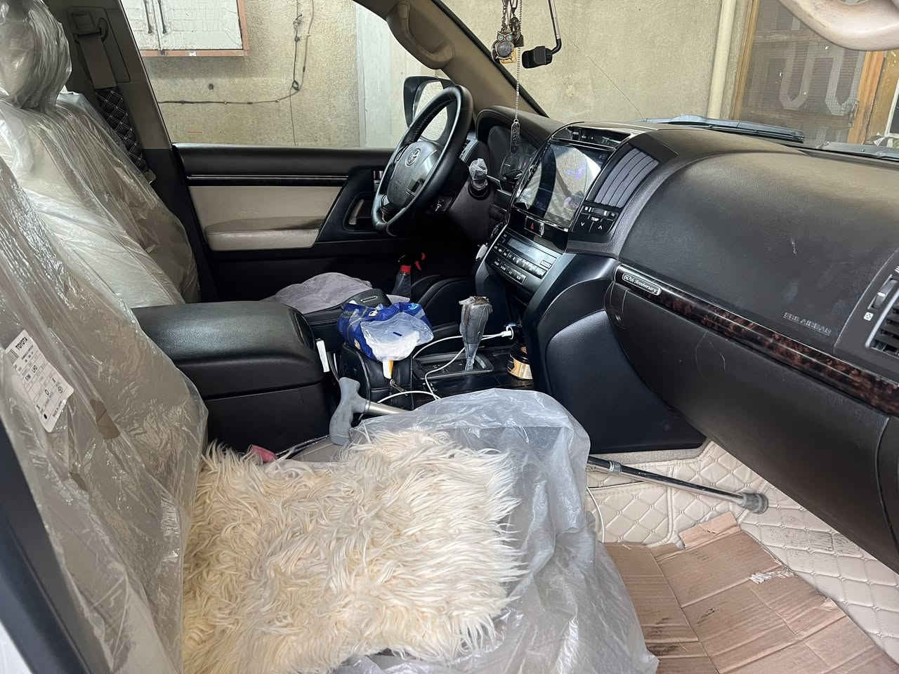 السلام عليكم
لاند گروز 2011 ستينية 

رقم بغداد نگليزي تحويل بأسم المشتري 

سيارة جديدة بمعنى الكلمة تخم تاير حدادة سياره حلون وجاهزة من كلشي شاشة تحكمات ستيرن معروفة مواصفات الستينية السعر 310

للاستفسار الاتصال 

‭0771 771 6667‬
