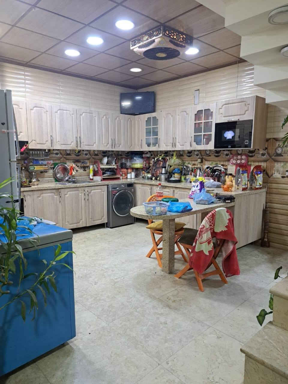 الاعظميه الاخطل قريب كلية بغداد دار للبيع بناء حديث استثمار مضمون المساحة ٦٠م واجهه ٧م يحتوي ثلاث غرف نوم صاله مطبخ خدمات فوق والارضي منور مخزن سطحين للجادين للاستفسار الاتصال ***********شركة الضحى للعقار واتساب
