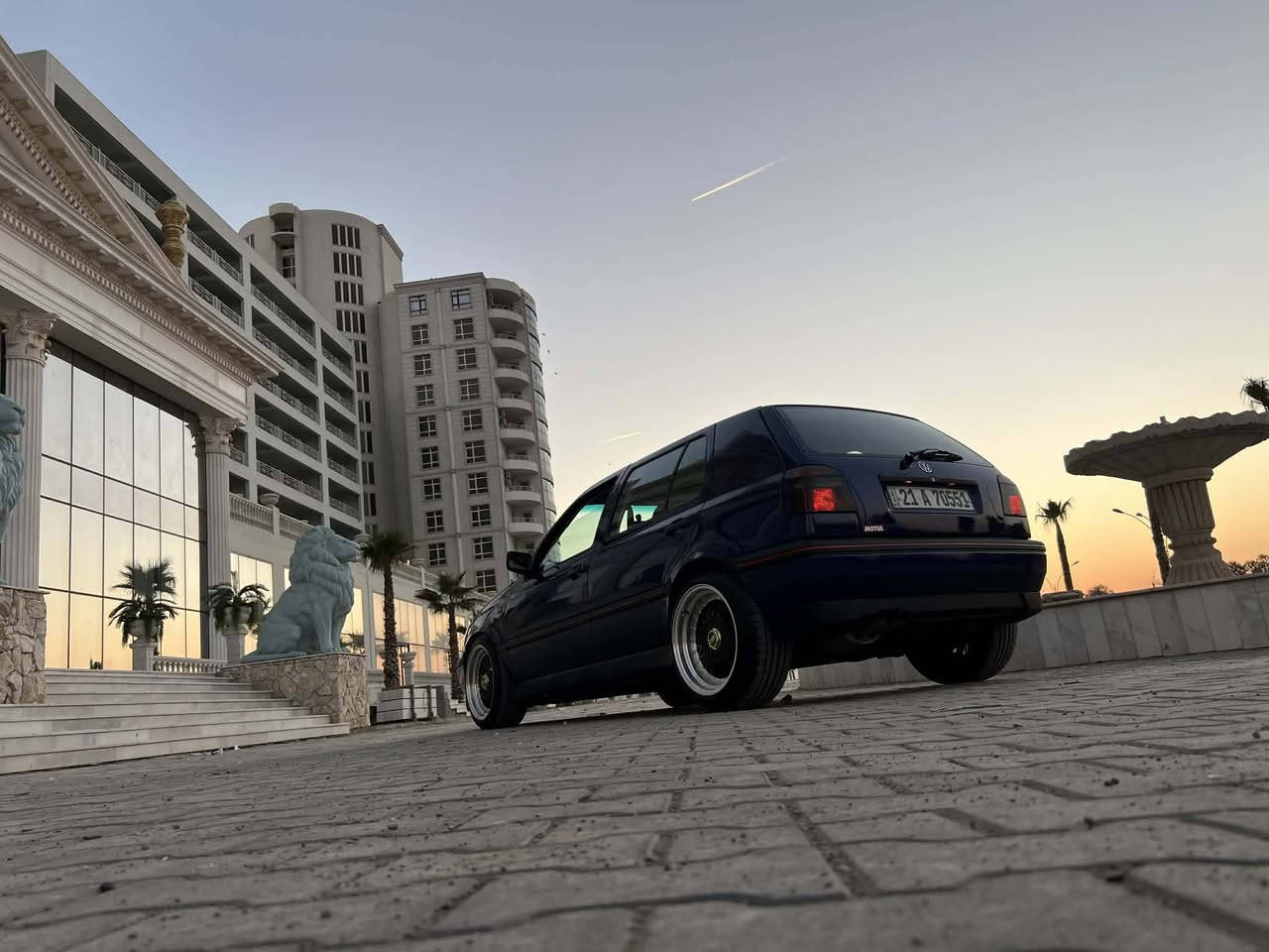 ***********
