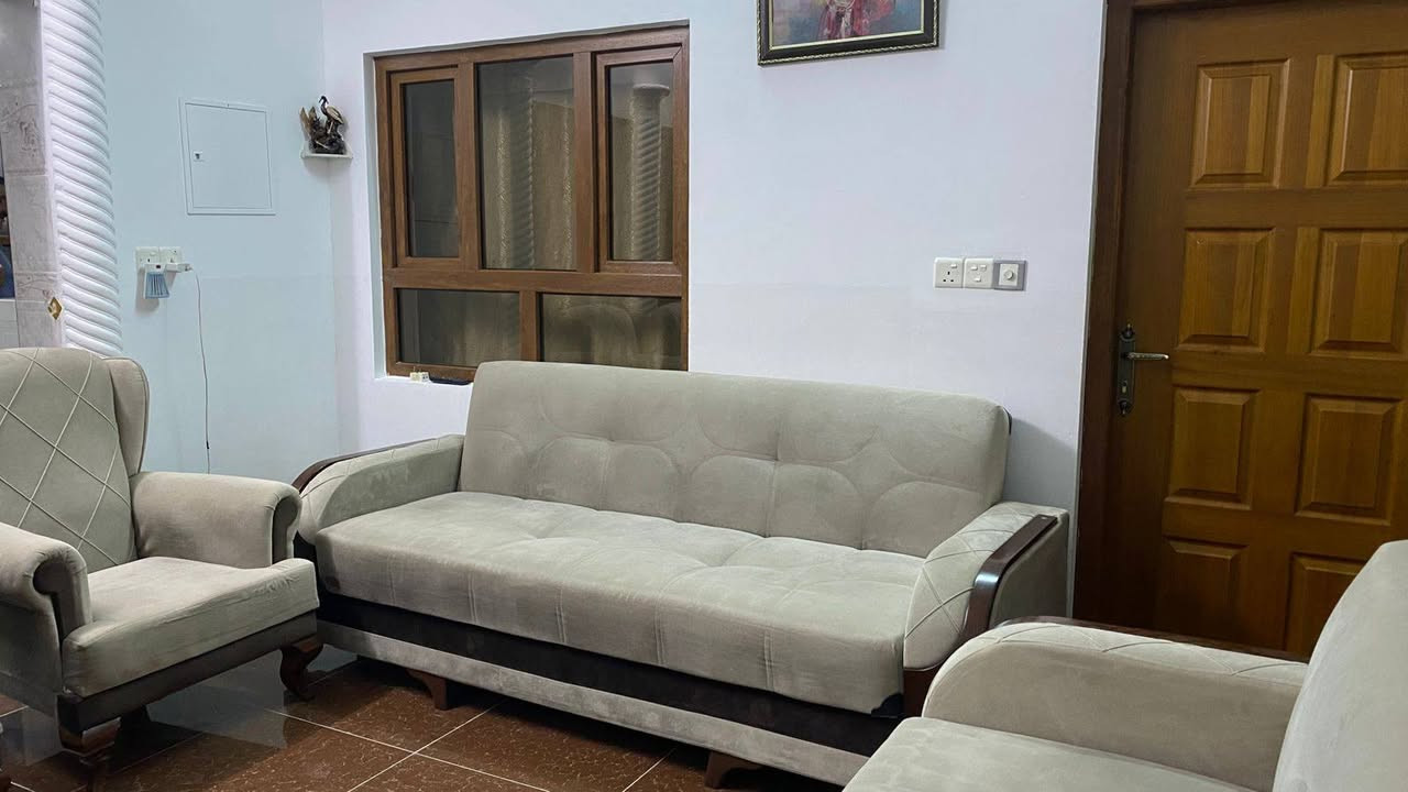 تخم ١٠ نفرات للبيع مستعمل يشبه الجديد قليل الاستخدام ٣٥٠ الف وبي مجال للطيبين 
***********
