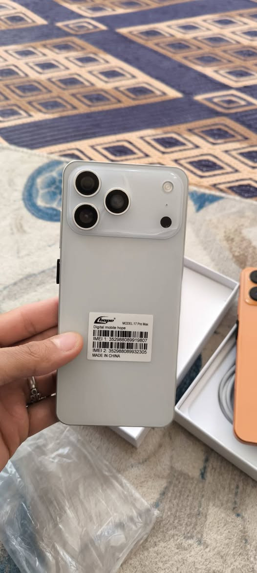 السلام عليكم عندي iPhone 17 Pro Mix كوبي باب ثاني اماراتي متوفر قطعتين ابيض و برتقالي جديد مفتوحات لغرض الفحص فقط مكفولات من كلشي مكاني كربلاء سعر القطعه 100 للاستفسار *********** متوفر واتساب
