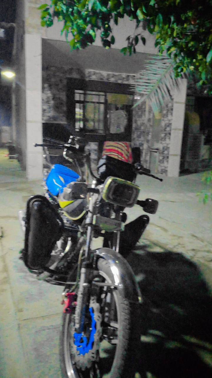 سلام عليكم لبيع دراجه يراني 5 كير النوع سيفان الدراجه نضيفه مابيها موديل 24 السعر 450 وبيها مجال الرقم ***********
