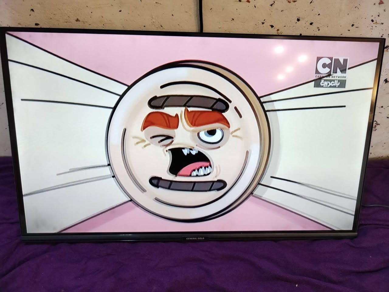 شاشه حجم  32للبيع مكان الغزاليه 
***********
