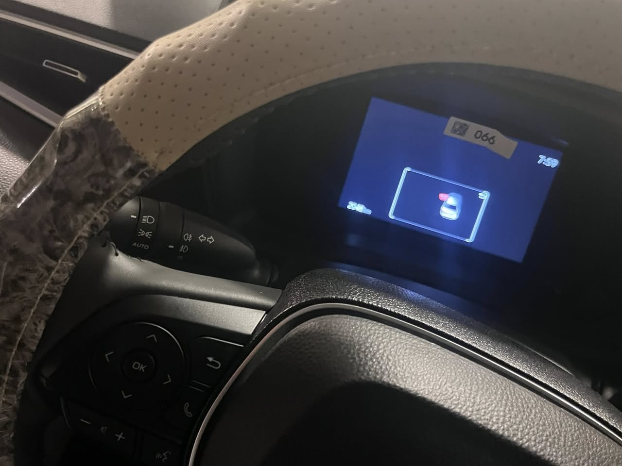 سلام عليكم للبيع كورلا موديل 25 هايبرد ماشيه ٢٠٠٠ يعني زيرو مكفوله سعر السياره ٢٤ و٣٠٠ وبيها مجال مكان السياره حي جامعه 
للتواصل ***********
