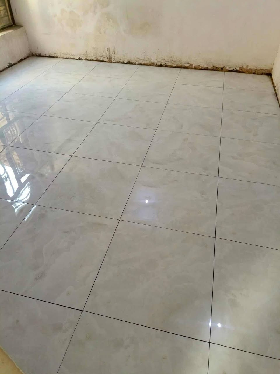 خلفه سيراميك درجه اولى متفرغ حاليآ ‏‪***********‬‏
