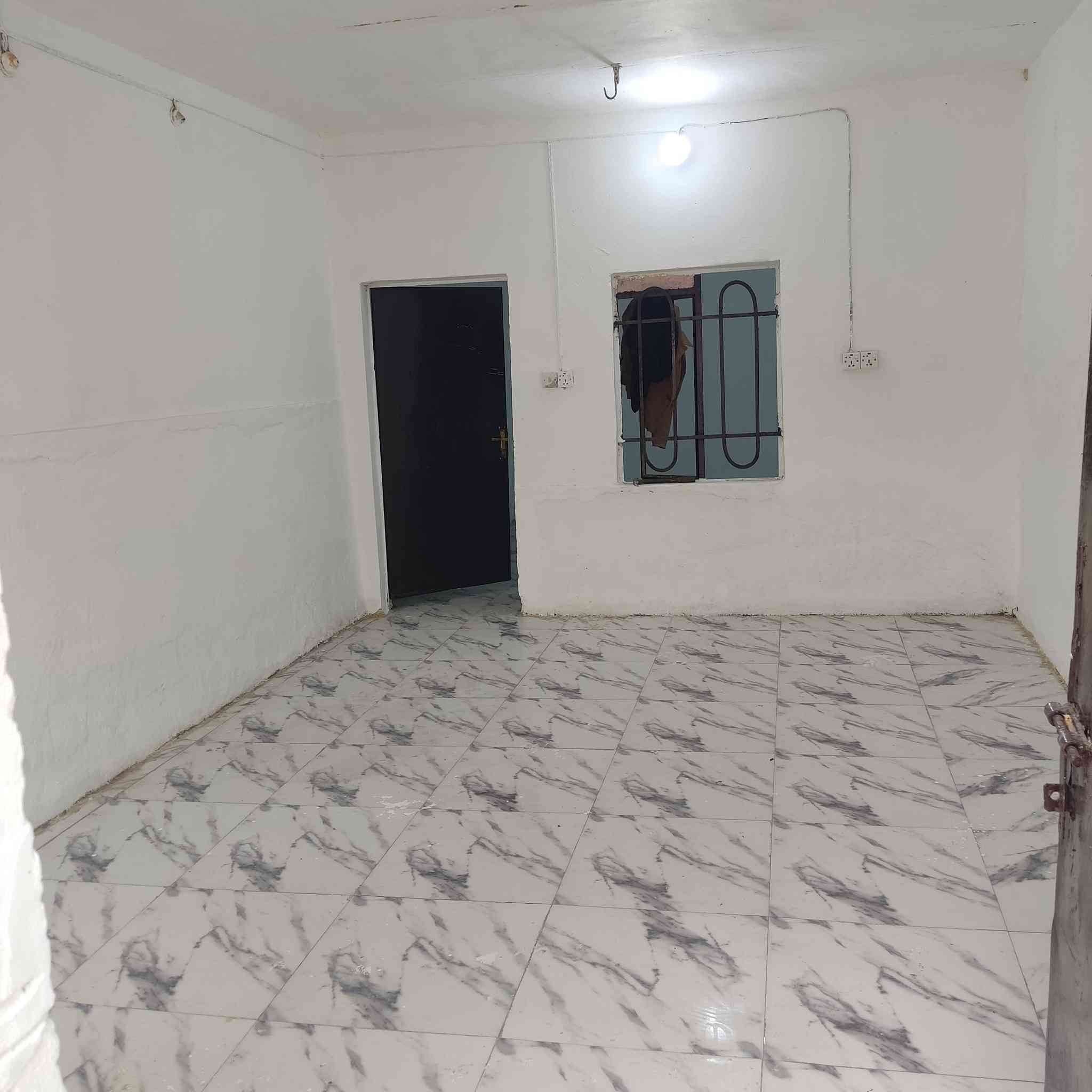 بيت للبيع..
المساحة/ 94 متر طابو صرف حر
الموقع/قرب گراج الملاحه الشارع الرئيسي المقابل گراج الديوانية بالضبط. 
البيت قديم وتم ترميمه حالياً جاهز للسكن. 
للإستفسار الإتصال *********** او واتساب على نفس الرقم.
