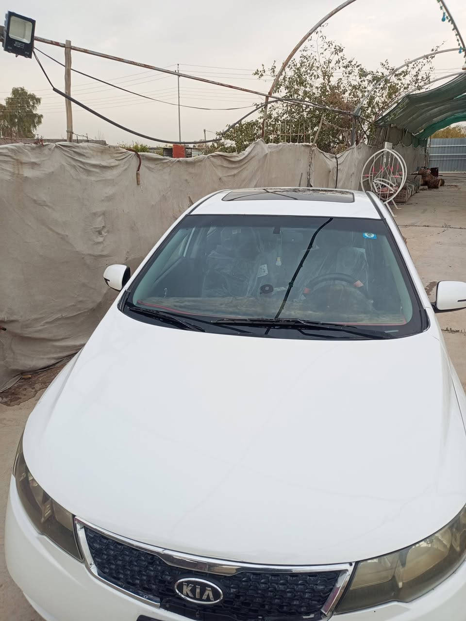 السلام عليكم كيه سيراتو موديل 2012 رقم بغداد انكليزي تحويل ثاني يوم محرك وكير خير من الله مواصفات السياره فول عده البصمه تتفئا و تبريد 🥶  شغال سعر 90$ سياره مصبوغه حزام  مكلف بل نشر والاستفسار اتصل ***********
