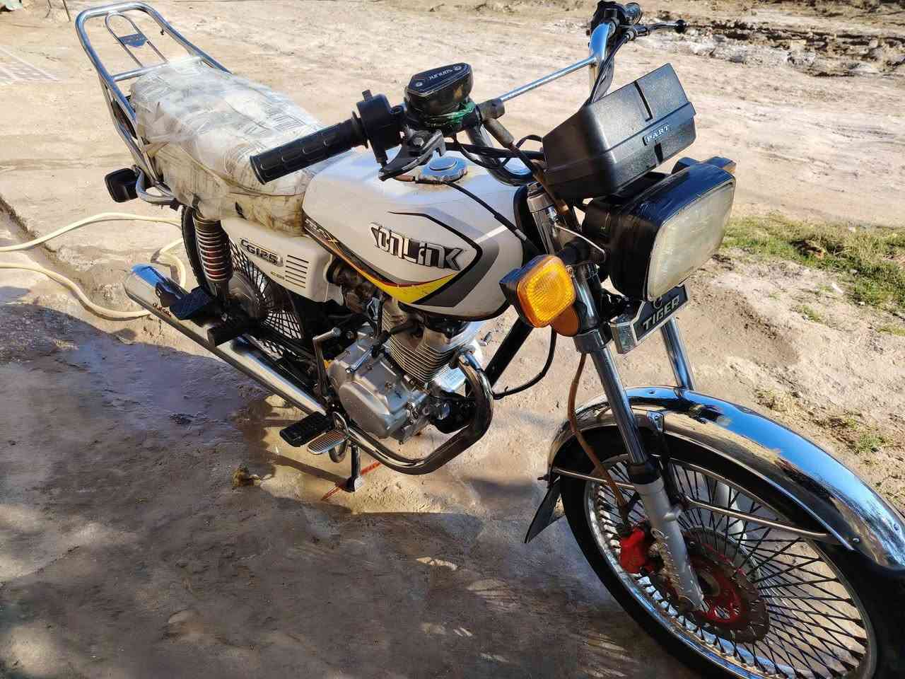 دراجه سونك البيع موديال ٢٠٢٣  أوراق سكنر  السعر ٦٠٠ بيه مجال مكاني عفك  الرقم ***********
