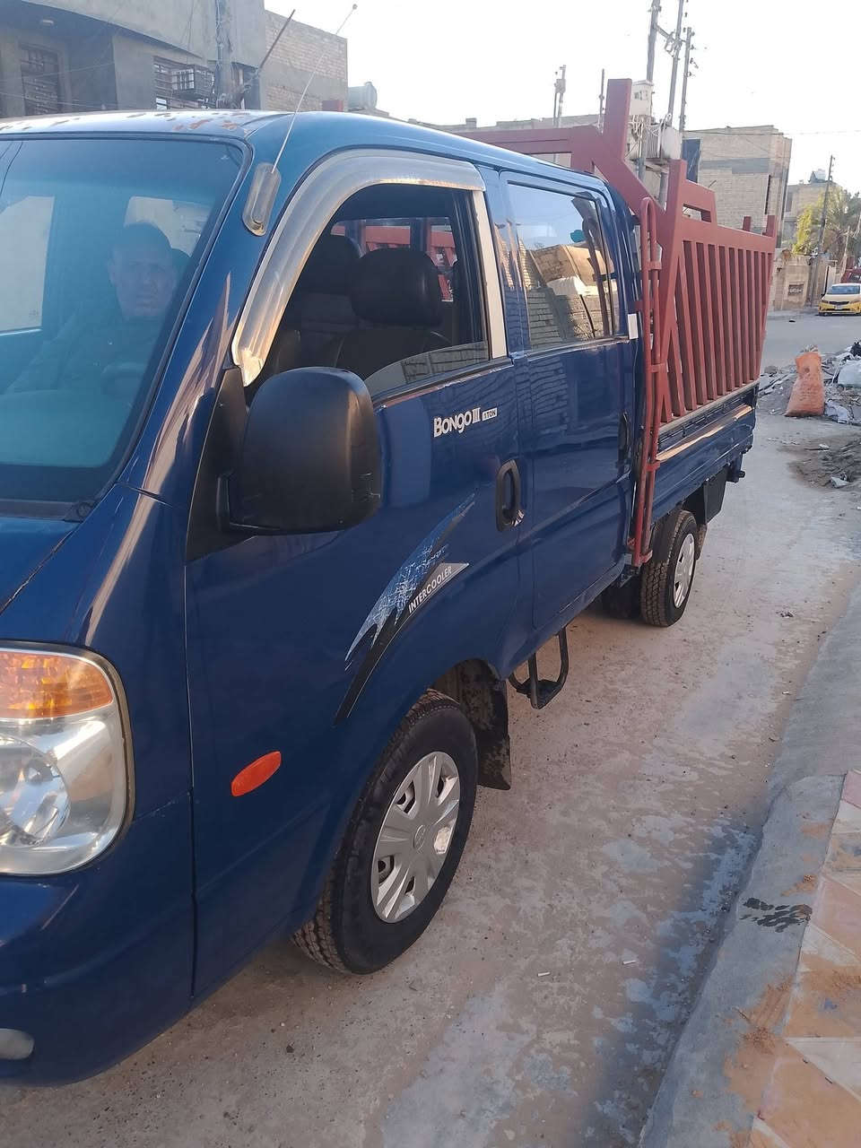 سلام عليكم للبيع كيه حمل دبل قماره 
موديل 2008 رقم بغداد انكليزي مكينه 3000 مفتوح سياره خير من الله السياره بسمي السنويه الحد 28 السعر 105وبيهه مجال مكاني بغداد العبيدي الاستفسار على هاذه الرقم ***********
