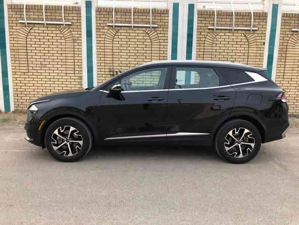 سبورتج 2023 وارد امريكي هايبرد فئة EX 
محرك 1600 تيربو سيارة قوية و اقتصادية جداً 

ماشية 18 الف ميل 

لون الداخل النيلي و الاوف وايت جلد (نادر و مرغوب)

المواصفات

تدفئة كشنات وستيرن

كروز سرعة

رادار امامي مانع اصطدام

تحديد مسار

نقاط عمياء

حساس جامة امامي

مانع تزحلق

سايد بريك دكمة

اربع  انظمة قيادة

SPORT, ECO, SMART, SNOW

فور ويل درايف 

حاكية بلوتوث 

بصمات ابواب 

تشغيل بصمه

تشغيل عن بعد

مضخم صوت سستم

حساس خلفي 

كشن سائق كهرباء

منفذ شحن وايرليس و كذلك مخرج شحن في الكشنات 

اشاير بلمري 

توقف ذاتي 

تبريد امامي وخلفي

شاشه دجتال متصل 

كامره خلفيه واسعة 

تبريد بيانو

بوصله

تحكم ستيرن كذلك شفتات 

لايتات لد امامي وخلفي

حادث دعامية امامية مبدلة تفصيخ بدون صبغ نفس اللون و بارد بسيط بخشم البنيد والجاملغ كما في الصور مكفول من الصبغ والتكحيل و بيها ايرباك 

السعر 210

مكان السيارة بغداد

***********
