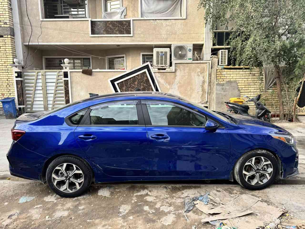 السلام عليكم فورتي موديل 2020 للبيع 
محرك 2000 دوش
گير cvt 
كفالة المحرك والگير الحادث ورقم الشاصي موضح بالصور رقم بغداد الجديد باسمي المكان بغداد الكرخ السعر 128 وبيها مجال قليل
الاتصال ***********
