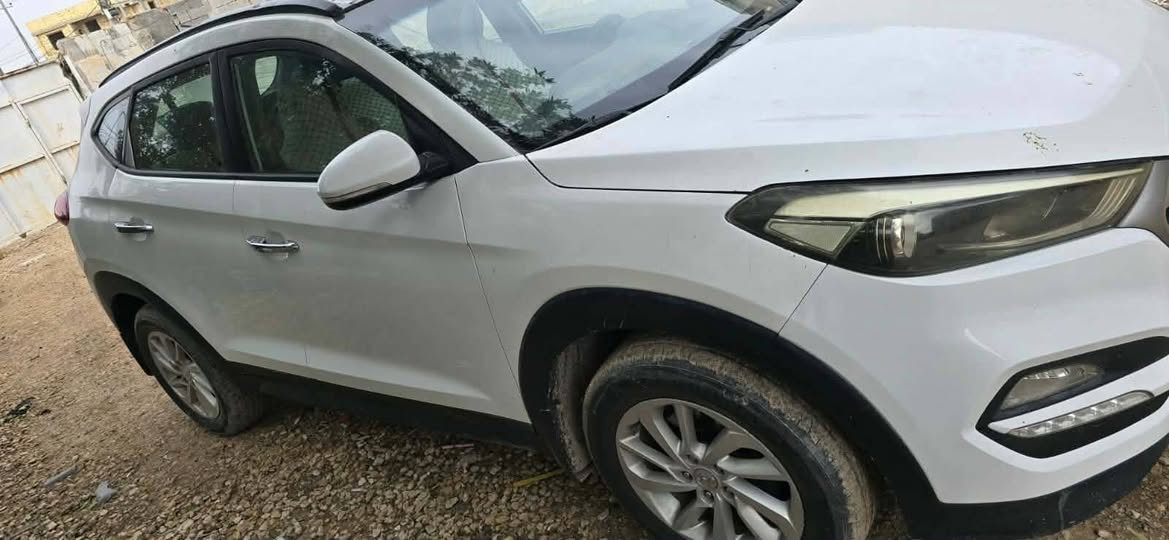 السلام عليكم مرخصت مدير الكروب توسان موديل ١٧ خليجي السيار حلوه مكينه كير حداديه تخم تاير تبريد ثلج السياره بيه حزام صبغ رقم دولي مثنى مكان السياره الديوانية سعره 120 وبيه مجال اني مكلف بنشره هاذ رقم صاحبه تصل ***********
