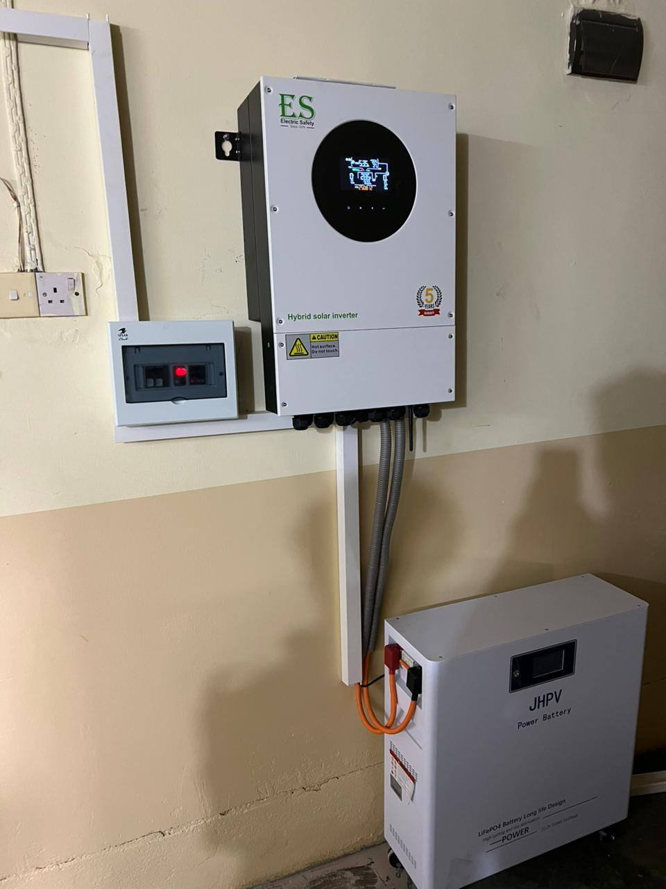 شارعت كوادرنا لتنفذ منضومة لهذا اليوم 
دكتور فواز 
الشرقاط قريةالخانوگة 
الواح عدد 7
انفيرتر 11KW65AP
بطاريه ليثوم 16KW
تنصيب ألواح الطاقة الشمسية ليس عملًا ميكانيكيآ فقط
بل هو مهمة تعتمد على خبرة الكادر، دقة التنفيذ، وفهم حقيقي للمنظومة من حيث المواد الرصينة

الكادر المحترف هو من يضمن: الاستفادة القصوى من الطاقة، استقرار الأداء على المدى الطويل، تقليل الأعطال ورفع كفاءة الاستثمار.

في شركة رياض المنيف واخوانه لحلول الطاقة الشمسية   نؤمن أن قوة أي منظومة تبدأ من الأيادي التي تنفّذها، ولهذا نعتمد على كادر متخصص يعمل وفق معايير مدروسة في كل مرحلة من مراحل التنصيب.

لأن الطاقة النظيفة لا تتحقق بالصدفة…
بل تُبنى بخبرة بشرية حقيقية.

للاستفسار والتواصل المديرالتنفيذي أستاذ رياض
📞 ***********
      ***********
https://www.facebook.com/share/17jWrTtY8z/
في حالة وجود خلل اتصل واتساب وستحل مشكلتك على يد مهندس الكهرباء أستاذ خلف***********
المهندس الفني  ومدير المبيعات مهندس عبدالله المنيف الجبوري 
***********
فرعنا الثاني محافظة صلاح الدين قضاء بيجي منطقة البعيجي بأدارة استاذ وعد
***********
***********
فرعناالثالث ناحية القيارة دورالقاعدة الشارع العام مجمع الصالح التجاري
بأدارة محمد الصالح
***********

#شركة رياض المنيف واخوانه لحلول الطاقة المتجددة
