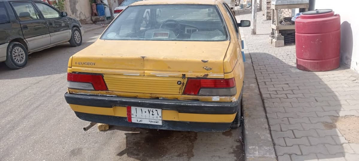 السلام عليكم للبيع سيارة بيجو روى موديل 2009رقم قادسية مكان نجف تخم تاير باتري جديد مكينة وكير جدد حدادية نضيفة السعر 10وبيهة مجال للشراي الاستفسار على الرقم ***********
