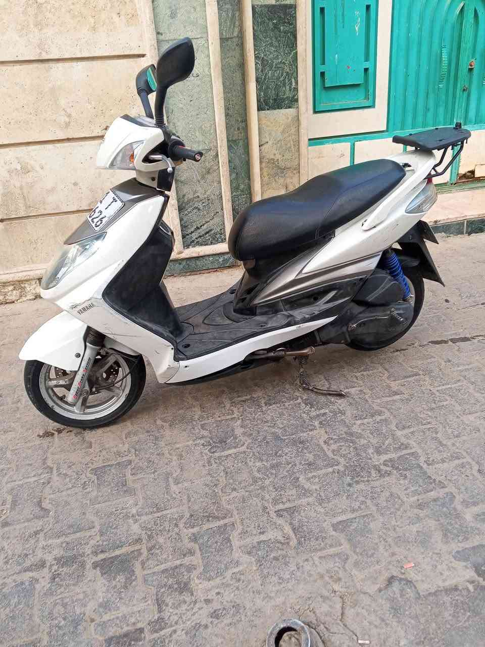 السلام عليكم دراجه سكنس فحل مرقمه باسمي هزه جديده الدراجه كهربائياتها  كلها شغاله ما ناقصها اي شي جيب فيتر وفحصها السعر 18 ورقه العنوان بغداد الدولعي تواصل عله رقم ***********
