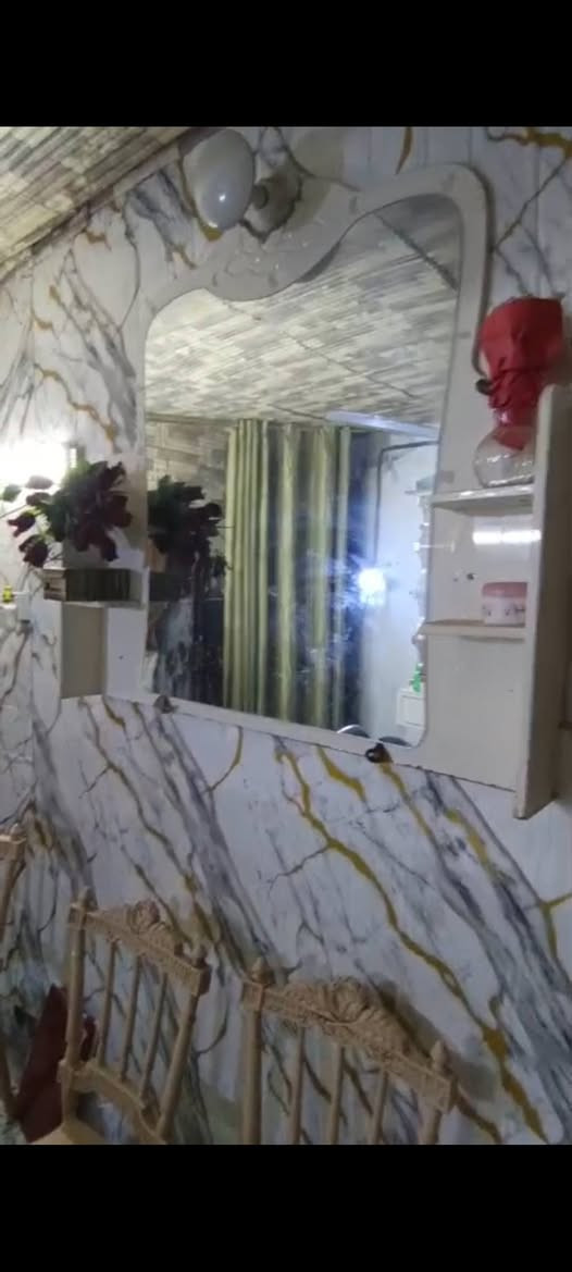 غراض مرتبه ونضيفه كراسي كولهن شغالات وسعار حلوه الشراي فقط يراسلني ***********
