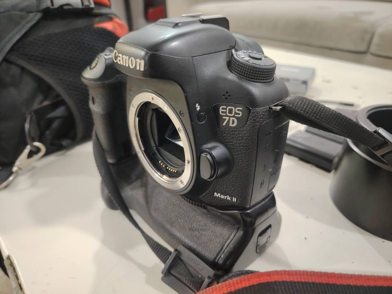 درون مني 4k كومبو مع كارتونات جديدة 
كانون 7D مارك 2 مع عدسة 70/200 f4 مع هود وقباقة 
عدسة 18/135 مع قباقة بطاريات عدد 3 وشاحنه
كادريتر لنقل الملفات
بيبي لايت وجنطة كاميرا
خلي سعر الي يرضه الله 
وابيع شلعة كلهن


**إذا كنت صاحب هذا الإعلان وتريد حذفه لأي سبب، رجاءا أرسل رسالة إلى الدعم الفني**